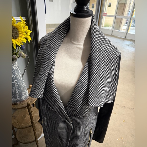 Karl Lagerfeld Black/ White Houndstooth tweed & leather coat Jacket size medium - Picture 3 of 6